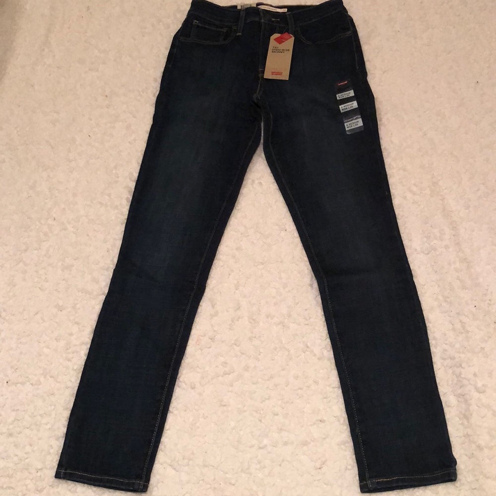 Levi high rise skinny jeans never worn